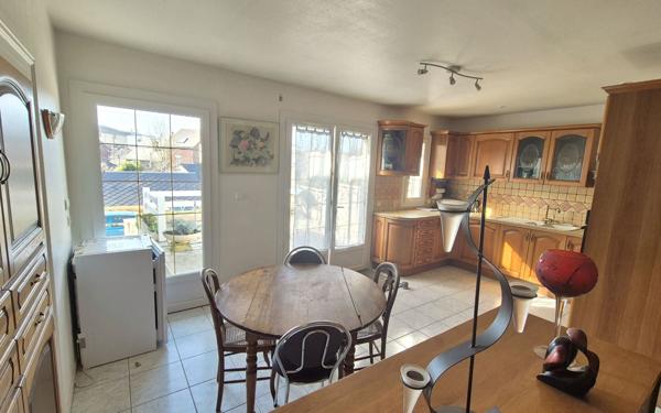 Maison à vendre    4 pièces • 75,37 m2 Saint-Léger-du-Bourg-Denis