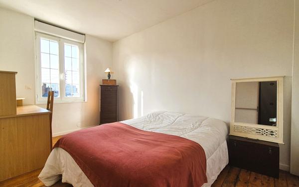 Maison à vendre    4 pièces • 75,37 m2 Saint-Léger-du-Bourg-Denis