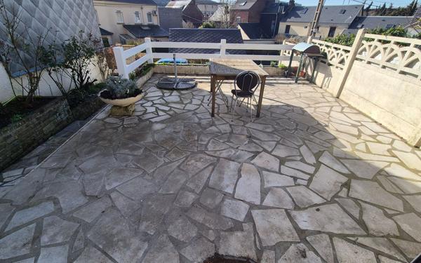 Maison à vendre    4 pièces • 75,37 m2 Saint-Léger-du-Bourg-Denis