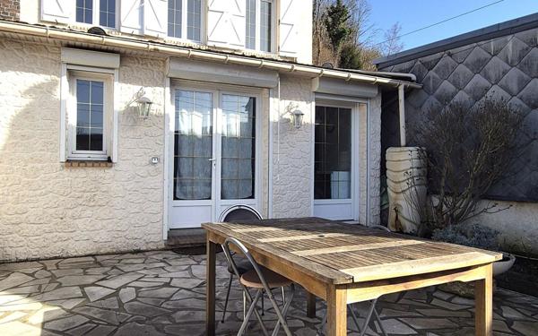 Maison à vendre    4 pièces • 75,37 m2 Saint-Léger-du-Bourg-Denis