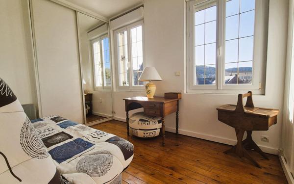 Maison à vendre    4 pièces • 75,37 m2 Saint-Léger-du-Bourg-Denis