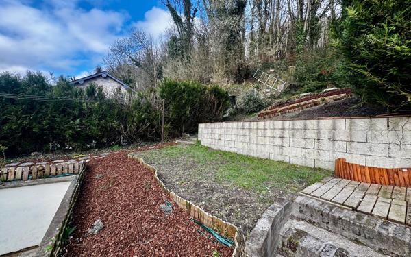 Maison à vendre    4 pièces • 75,37 m2 Saint-Léger-du-Bourg-Denis