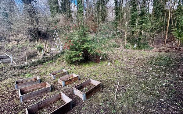 Maison à vendre    4 pièces • 75,37 m2 Saint-Léger-du-Bourg-Denis