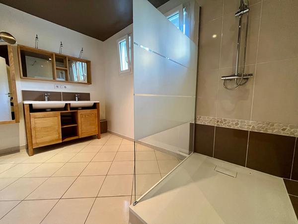 Superbe maison dans le coeur de ville de Meaux - 5 chambres - sous-sol total - jardin 1160 m2