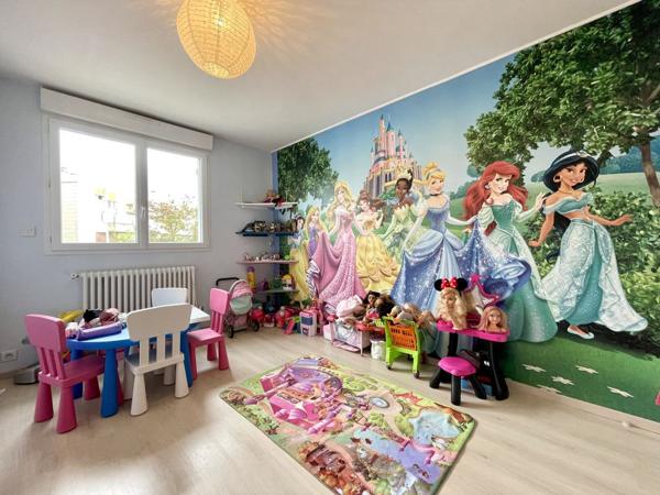 Superbe maison dans le coeur de ville de Meaux - 5 chambres - sous-sol total - jardin 1160 m2