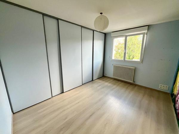 Superbe maison dans le coeur de ville de Meaux - 5 chambres - sous-sol total - jardin 1160 m2