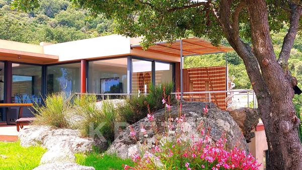 Corbara – Villa contemporaine avec vue mer exceptionnelle