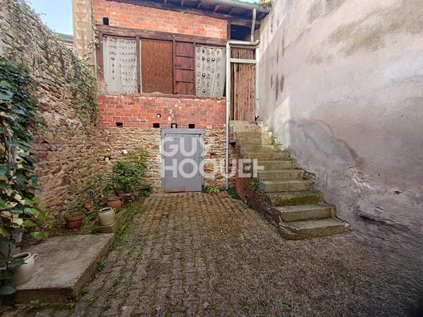 Maison de ville située à Sail Sous Couzan