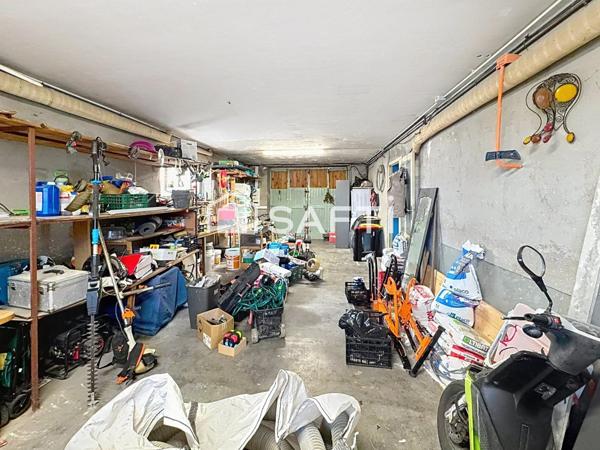 Maison 4 faces – 130 m² habitables – Terrain 730 m² – Un sous-sol 130m² À 10 min à pied de la cité médiévale