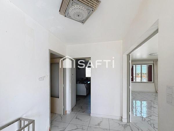 Maison 4 faces – 130 m² habitables – Terrain 730 m² – Un sous-sol 130m² À 10 min à pied de la cité médiévale