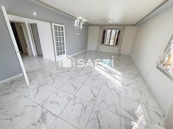 Maison 4 faces – 130 m² habitables – Terrain 730 m² – Un sous-sol 130m² À 10 min à pied de la cité médiévale