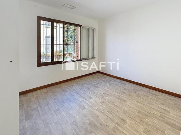 Maison 4 faces – 130 m² habitables – Terrain 730 m² – Un sous-sol 130m² À 10 min à pied de la cité médiévale