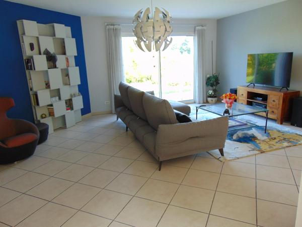 BEAU PAVILLON DE PLAIN-PIED 3 CHAMBRES PLUS 1 BUREAU