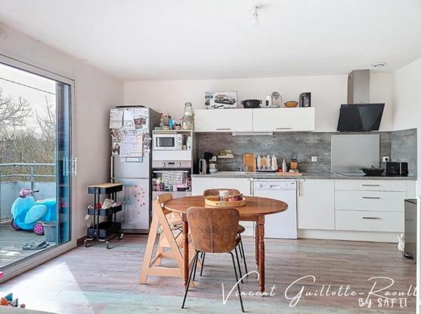 Ensemble de 4 Appartements-4 places de stationnements