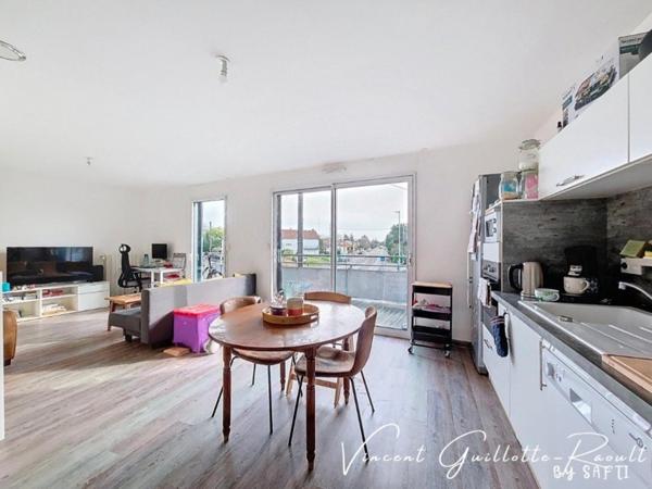 Ensemble de 4 Appartements-4 places de stationnements