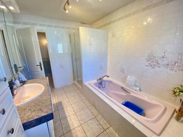 Maison à vendre à Arnage dans la Sarthe (72230), ref : 72122-1429