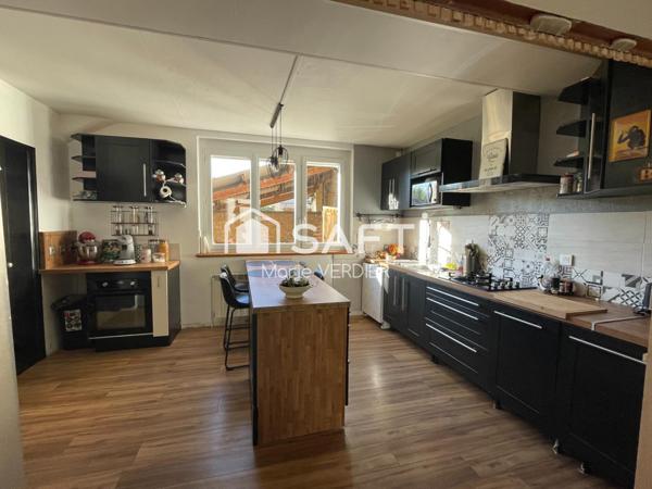 Maison de 235 m2 au coeur de Montbazens avec terrain
