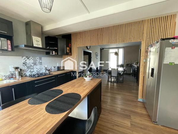 Maison de 235 m2 au coeur de Montbazens avec terrain