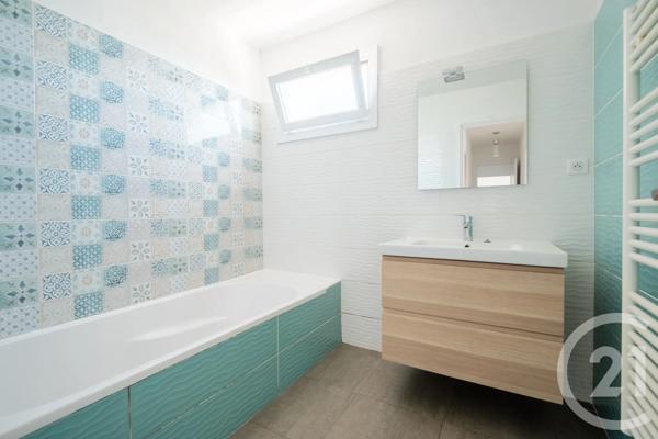 Appartement F3 à vendre  3 pièces - 67,05 m 2   VILLEFRANCHE SUR MER  - 06