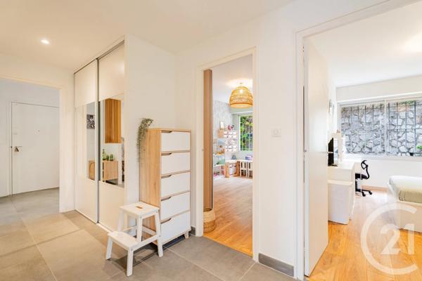 Appartement F4 à vendre  4 pièces - 105,51 m 2   VILLEFRANCHE SUR MER  - 06