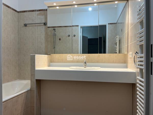 Location Appartement 3 pièces 63.96 m² - Courbevoie 92400