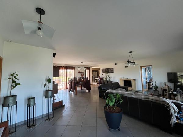 maison 200 M2 a ST MAUR