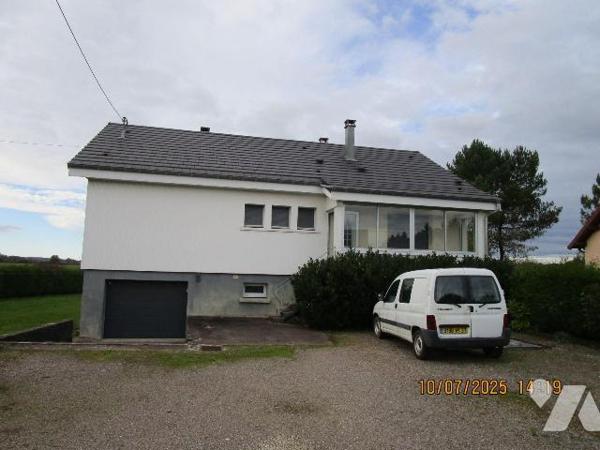 Secteur Calme : Maison d'habitation en bon état d'entretien, composée de : 
- Au rez-de-chauss...