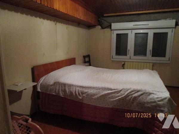 Secteur Calme : Maison d'habitation en bon état d'entretien, composée de : 
- Au rez-de-chauss...