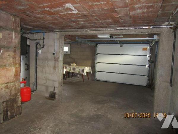 Secteur Calme : Maison d'habitation en bon état d'entretien, composée de : 
- Au rez-de-chauss...