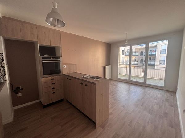 À LOUER - APPARTEMENT - MENNECY