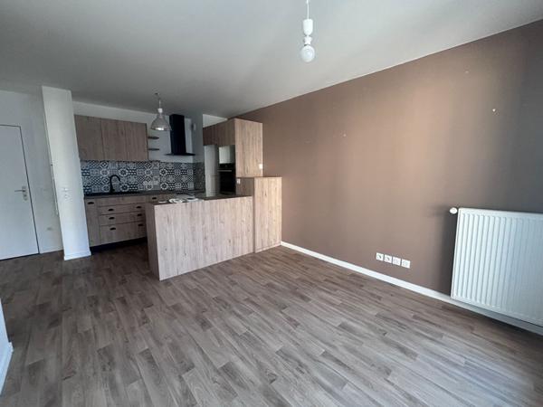 À LOUER - APPARTEMENT - MENNECY