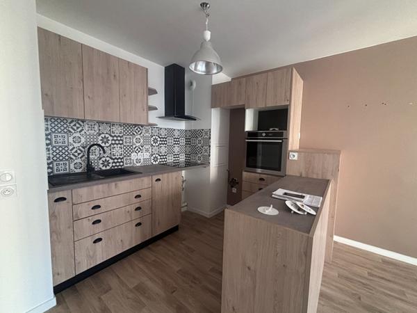 À LOUER - APPARTEMENT - MENNECY