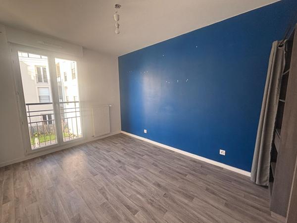 À LOUER - APPARTEMENT - MENNECY