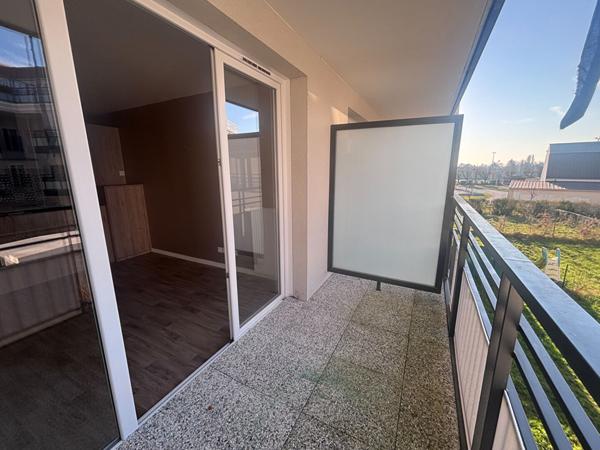 À LOUER - APPARTEMENT - MENNECY