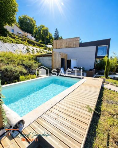 Plain-pied contemporain avec piscine et terrain privé
