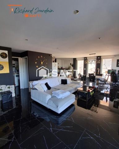 Plain-pied contemporain avec piscine et terrain privé