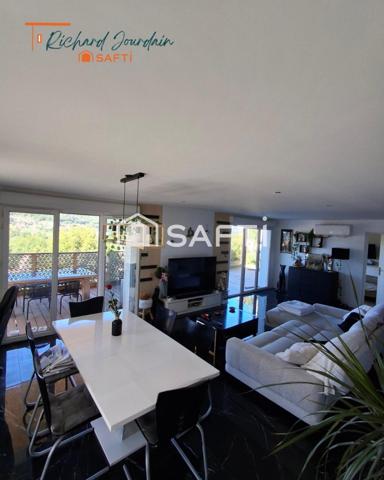 Plain-pied contemporain avec piscine et terrain privé