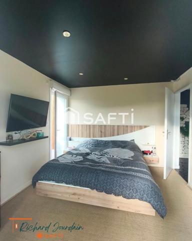 Plain-pied contemporain avec piscine et terrain privé