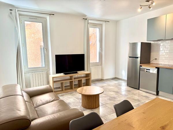 Appartement Rénové en Bord de Mer à La Ciotat - Traversant - Investissement.