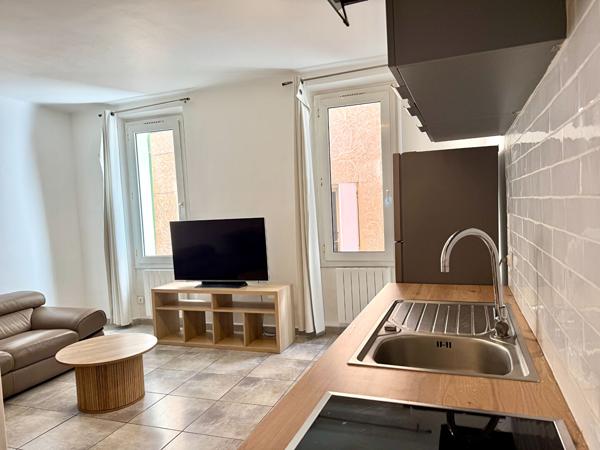 Appartement Rénové en Bord de Mer à La Ciotat - Traversant - Investissement.