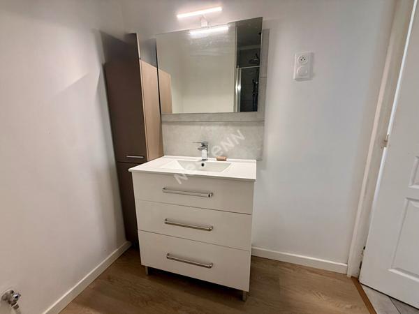 Appartement Rénové en Bord de Mer à La Ciotat - Traversant - Investissement.