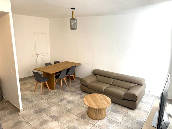 Appartement Rénové en Bord de Mer à La Ciotat - Traversant - Investissement.