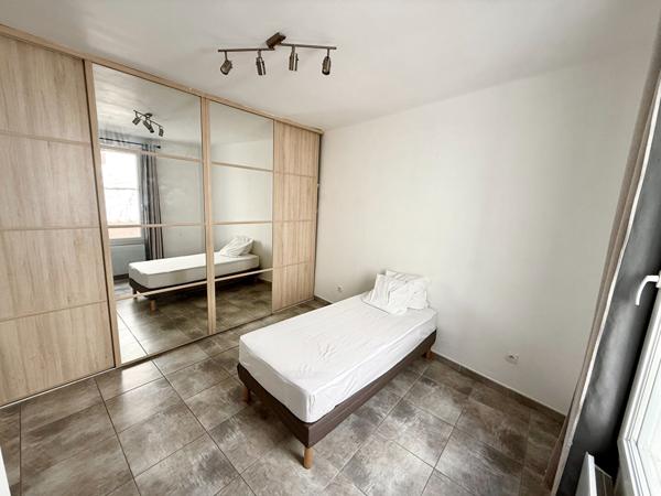 Appartement Rénové en Bord de Mer à La Ciotat - Traversant - Investissement.