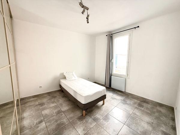 Appartement Rénové en Bord de Mer à La Ciotat - Traversant - Investissement.