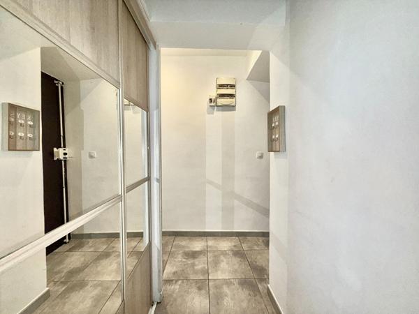 Appartement Rénové en Bord de Mer à La Ciotat - Traversant - Investissement.