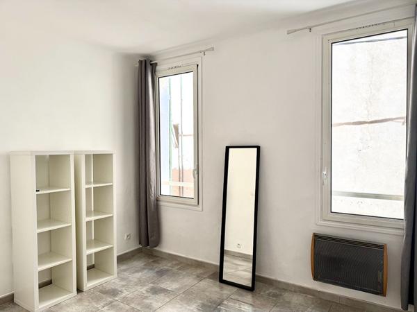 Appartement Rénové en Bord de Mer à La Ciotat - Traversant - Investissement.