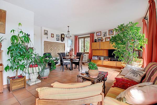 Maison familiale type 4 /5 avec dépendance  de Type 2/3 , Vue dominante