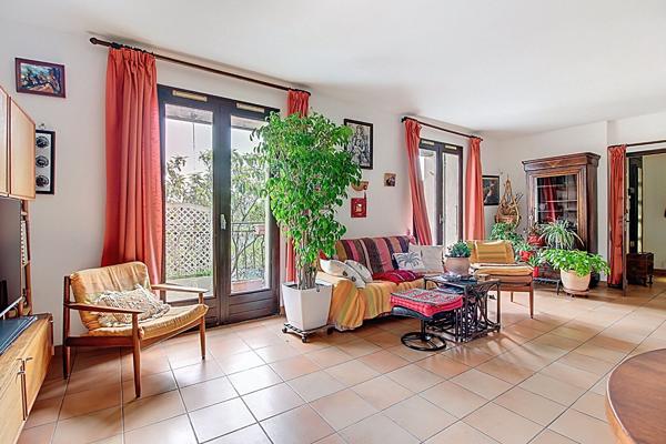 Maison familiale type 4 /5 avec dépendance  de Type 2/3 , Vue dominante