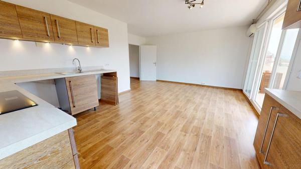 PUGET SUR ARGENS - BEAU T2 MODERNE AVEC TERRASSE, ASCENSEUR ET PARKING - CENTRE-VILLE À PIED