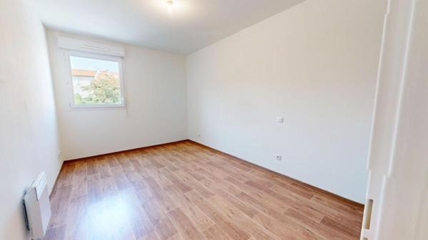 PUGET SUR ARGENS - BEAU T2 MODERNE AVEC TERRASSE, ASCENSEUR ET PARKING - CENTRE-VILLE À PIED